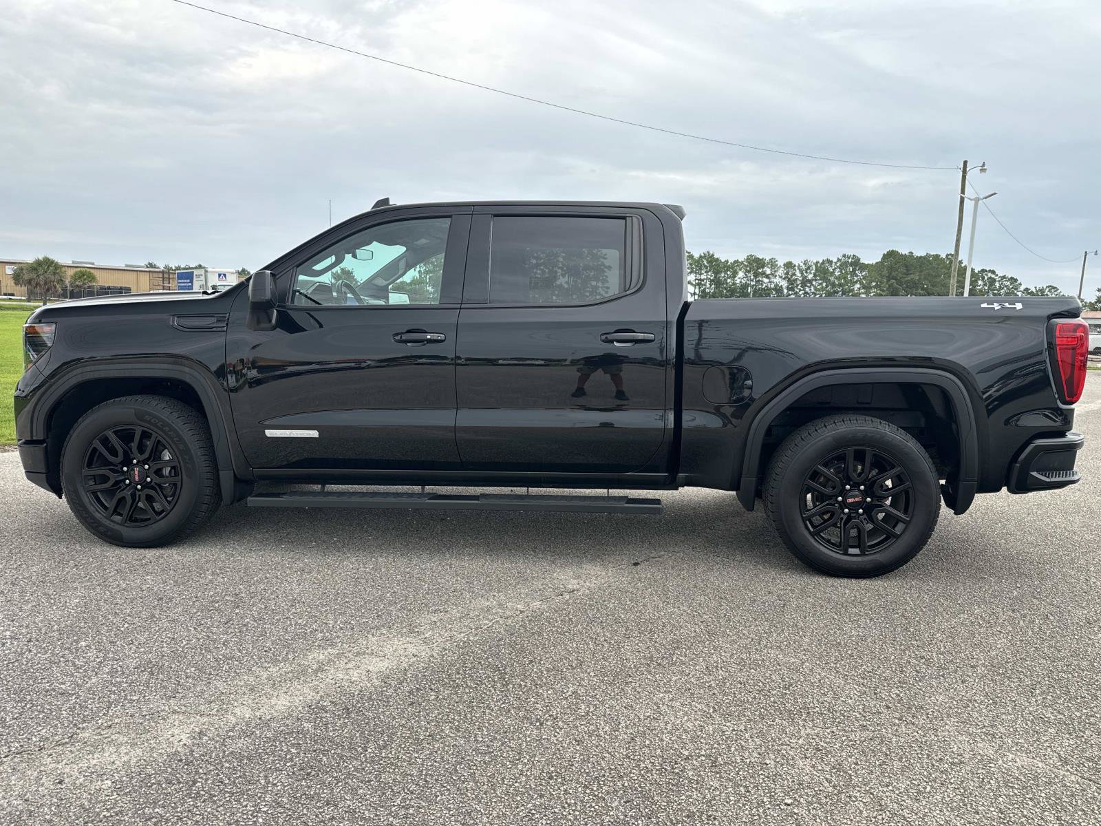 Used 2024 GMC Sierra 1500 Elevation AWD/4WD image 7