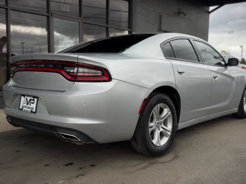 Used 2019 Dodge Charger SXT w/ Leather Interior Group RWD image 3