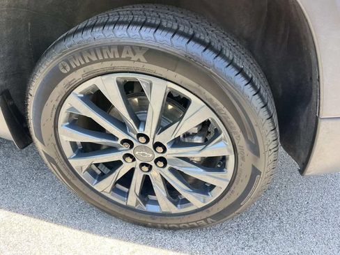 Used 2023 Chevrolet Traverse RS w/ LPO, Floor Liner Package FWD image 11