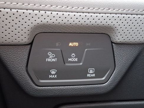Certified 2024 Volkswagen Atlas Peak Edition SE AWD/4WD image 28