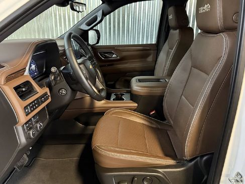 Used 2023 Chevrolet Suburban High Country AWD/4WD image 11