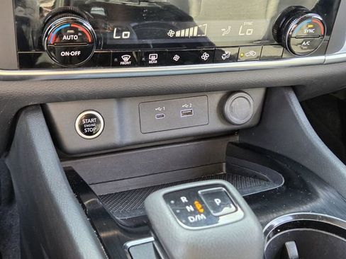 Used 2023 Nissan Rogue SV FWD image 19