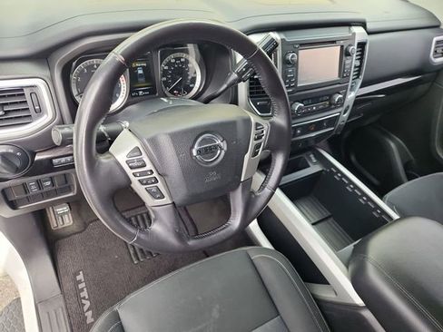 Used 2018 Nissan Titan SV w/ SV Convenience Package image 10