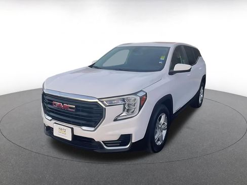 Used 2024 GMC Terrain SLE image 7