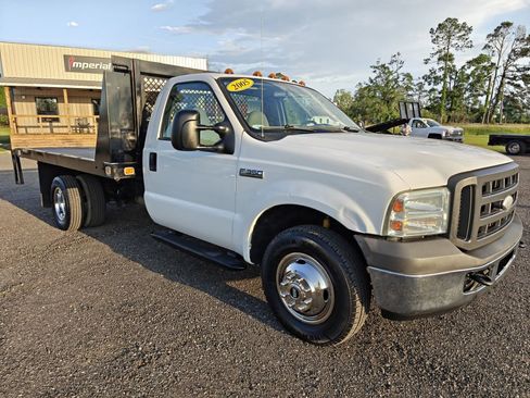 Used 2005 Ford F350 XL image 4