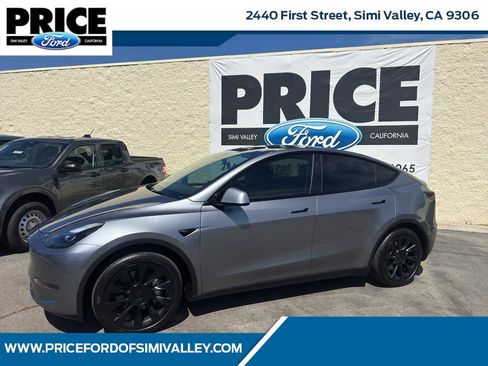 Used 2025 Tesla Model Y Long Range AWD/4WD image 1