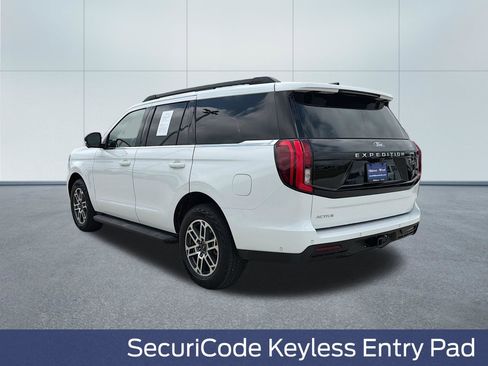 Used 2025 Ford Expedition Active AWD/4WD image 11