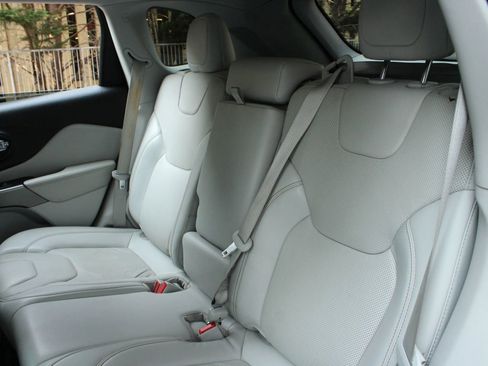 Used 2020 Jeep Cherokee Limited image 21