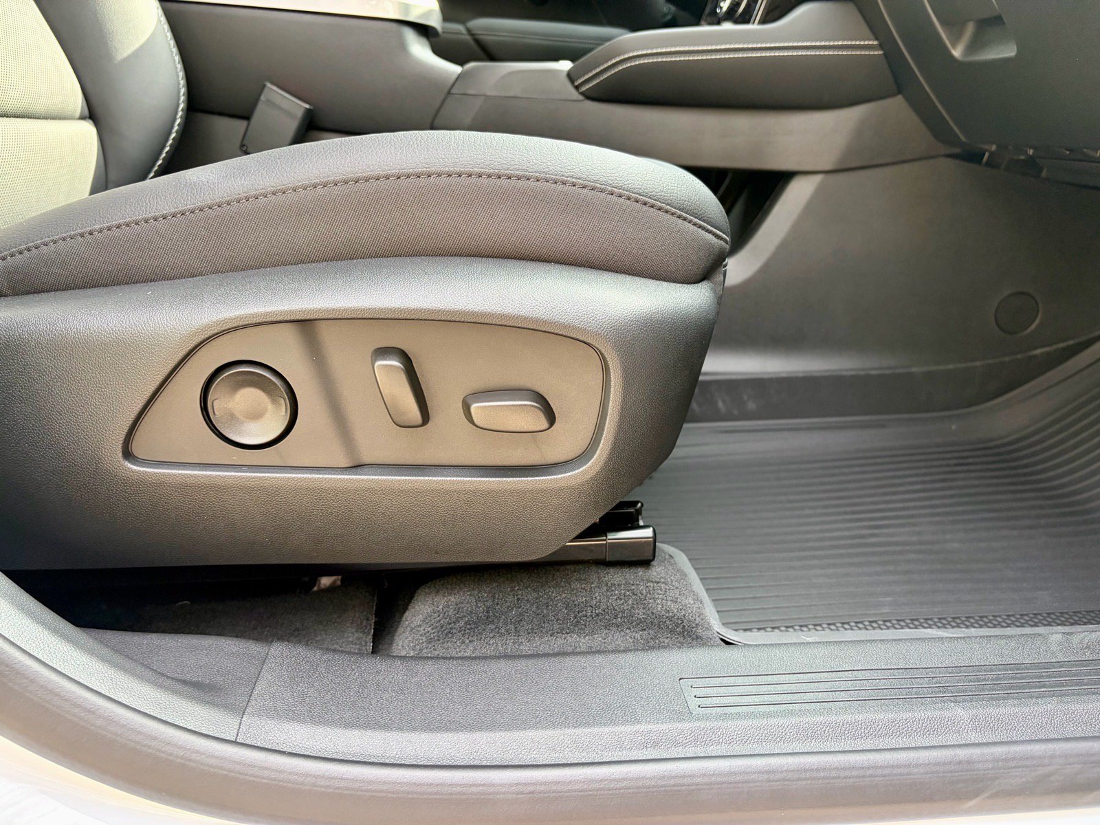 New 2027 GMC Terrain Denali w/ LPO, Floor Liner Package AWD/4WD image 16