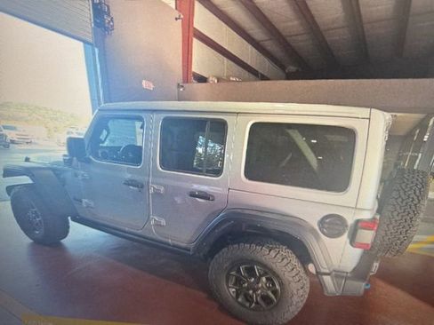 Used 2024 Jeep Wrangler Unlimited image 4