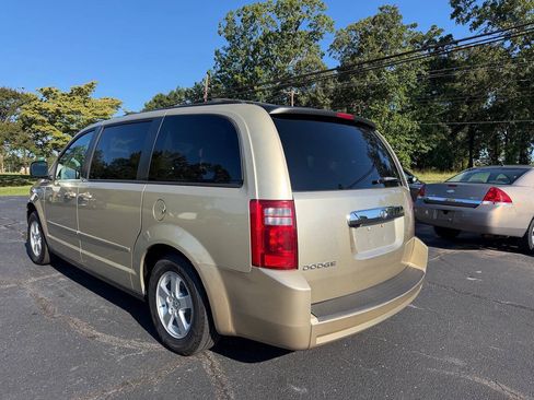 Used 2010 Dodge Grand Caravan Hero w/ Entertainment Group 1 FWD image 9