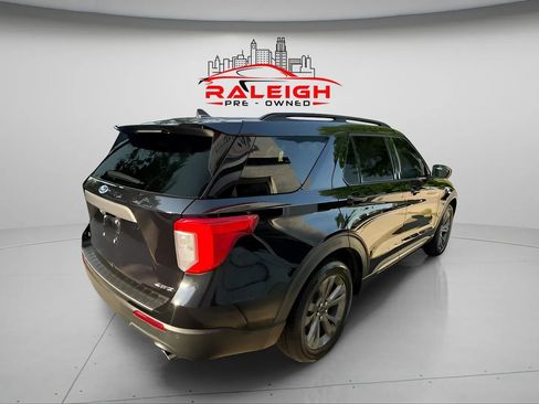 Used 2021 Ford Explorer XLT w/ Equipment Group 202A image 5