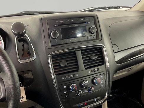 Used 2015 Dodge Grand Caravan SXT FWD image 9