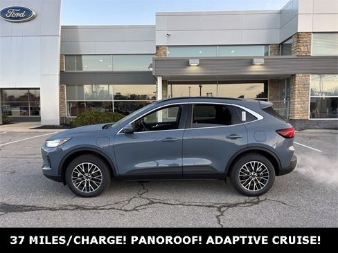 New 2026 Ford Escape SE image 3