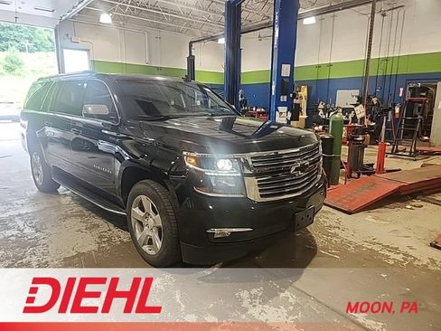 Used 2019 Chevrolet Suburban Premier AWD/4WD image 1