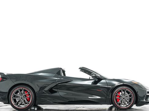 Used 2023 Chevrolet Corvette Stingray Premium Conv w/ Z51 Performance Package RWD image 2