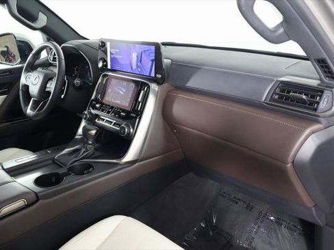 Certified 2024 Lexus LX 600 4WD w/ Luxury Package image 9