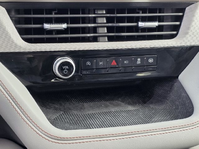 Used 2025 Ford Explorer Active w/ Active Comfort Package RWD image 23