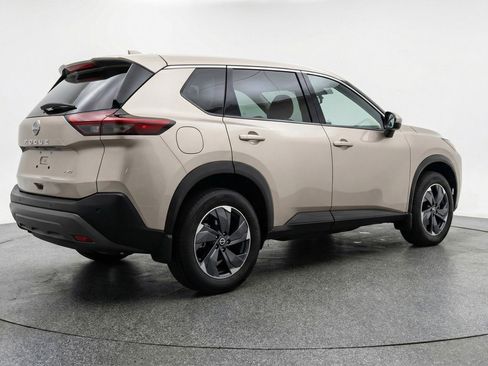 Used 2025 Nissan Rogue SV AWD/4WD image 9