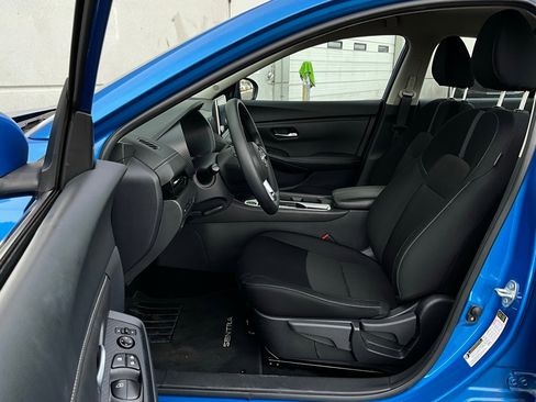 Used 2025 Nissan Sentra SV image 10