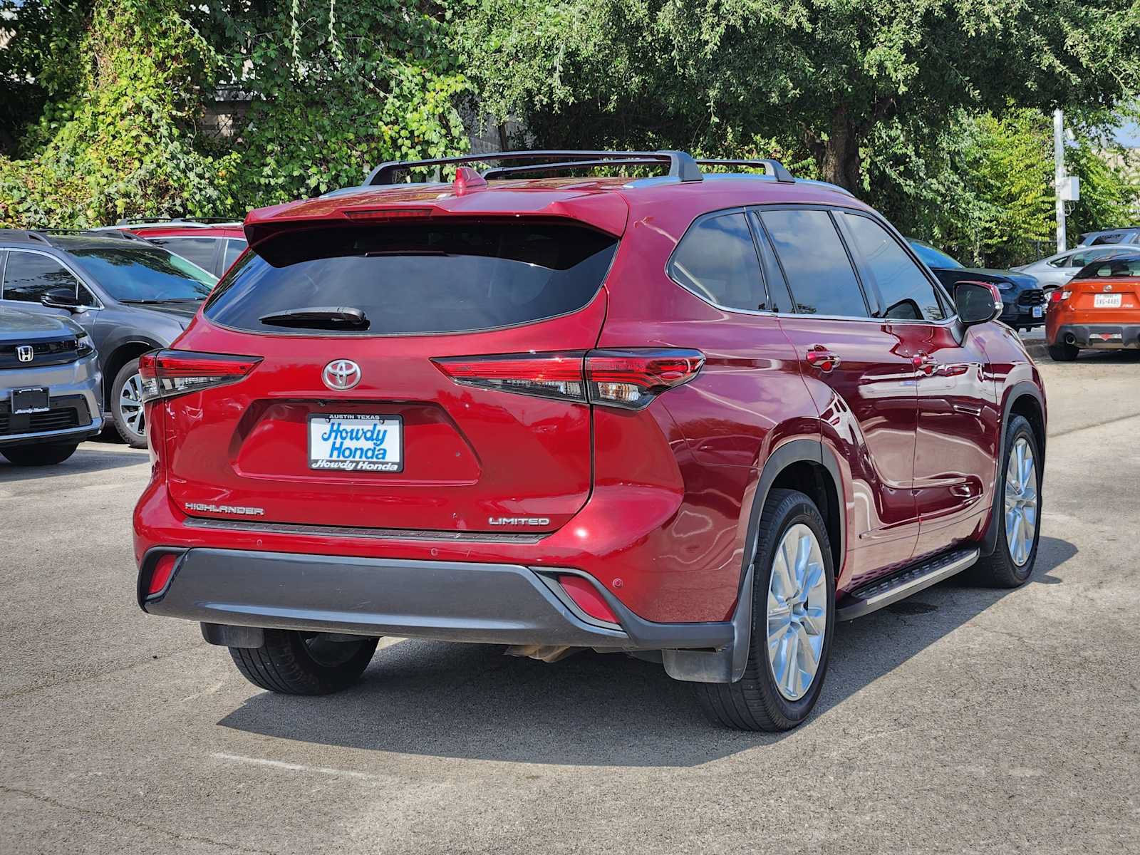 Used 2021 Toyota Highlander Limited FWD image 6