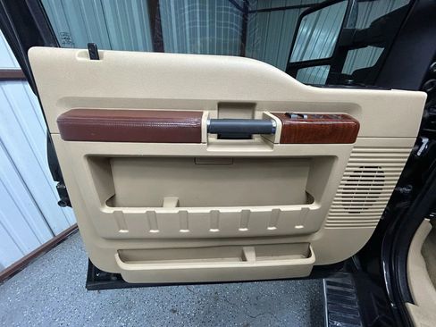 Used 2014 Ford F350 King Ranch w/ King Ranch w/Chrome Package image 9