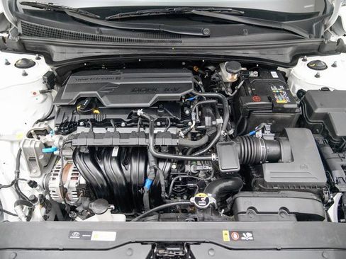 Used 2025 Hyundai Elantra SEL image 11