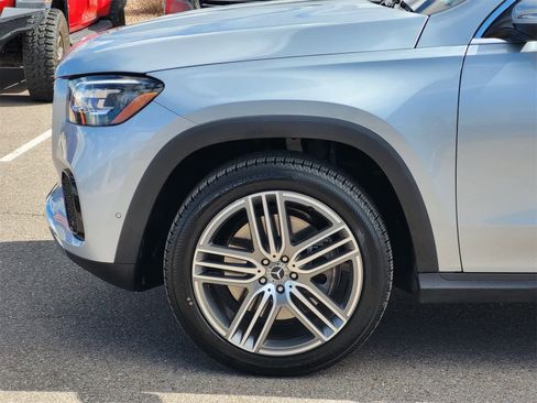 Used 2024 Mercedes-Benz GLS 450 4MATIC image 9