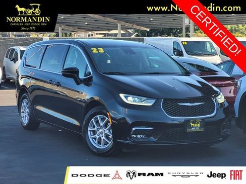 Certified 2023 Chrysler Pacifica Touring-L FWD image 1