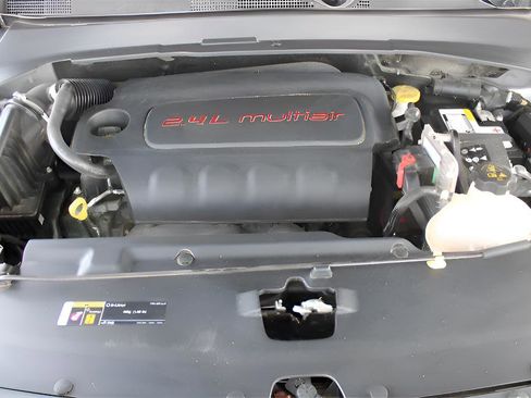 Used 2022 Jeep Compass Latitude image 16