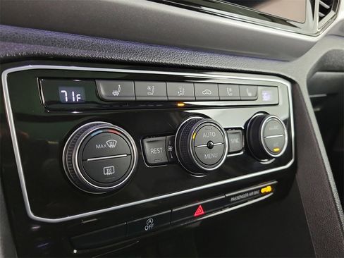 Used 2021 Volkswagen Atlas SEL Premium image 29