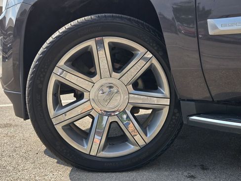 Used 2018 Cadillac Escalade Luxury image 30