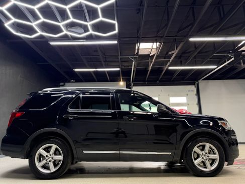 Used 2018 Ford Explorer XLT FWD image 10