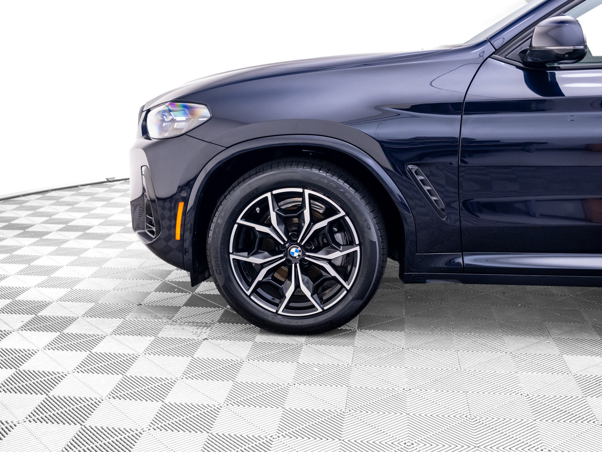Used 2025 BMW X4 xDrive30i AWD/4WD image 37
