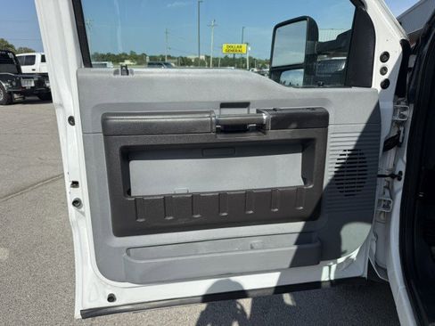 Used 2015 Ford F550 4x4 Regular Cab Super Duty image 22