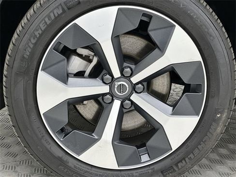 Certified 2025 Volvo XC40 B5 Plus image 10