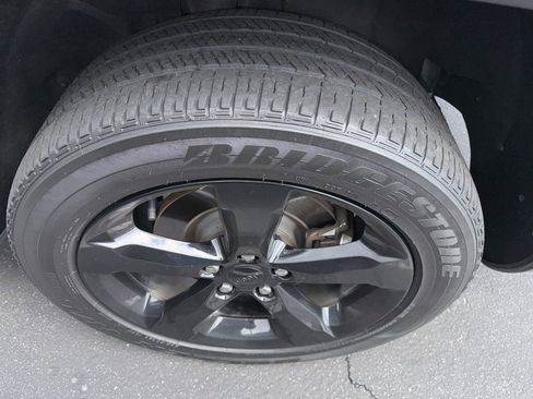 Used 2023 Jeep Grand Cherokee L Laredo image 25