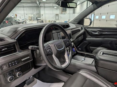 Used 2024 GMC Yukon XL Denali image 17