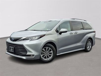 Used 2021 Toyota Sienna XLE