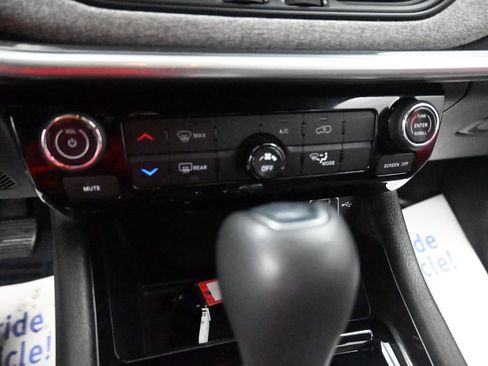 Used 2024 Jeep Compass Latitude image 37