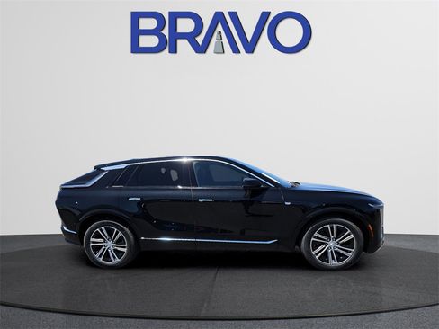 New 2024 Cadillac Lyriq Luxury image 4