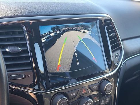 Used 2021 Jeep Grand Cherokee Limited w/ Luxury Group II image 29