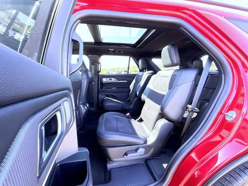 Used 2025 Ford Explorer ST w/ Sun And Sound Package AWD/4WD image 19