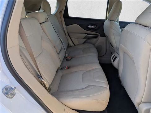 Used 2020 Jeep Cherokee Latitude image 18