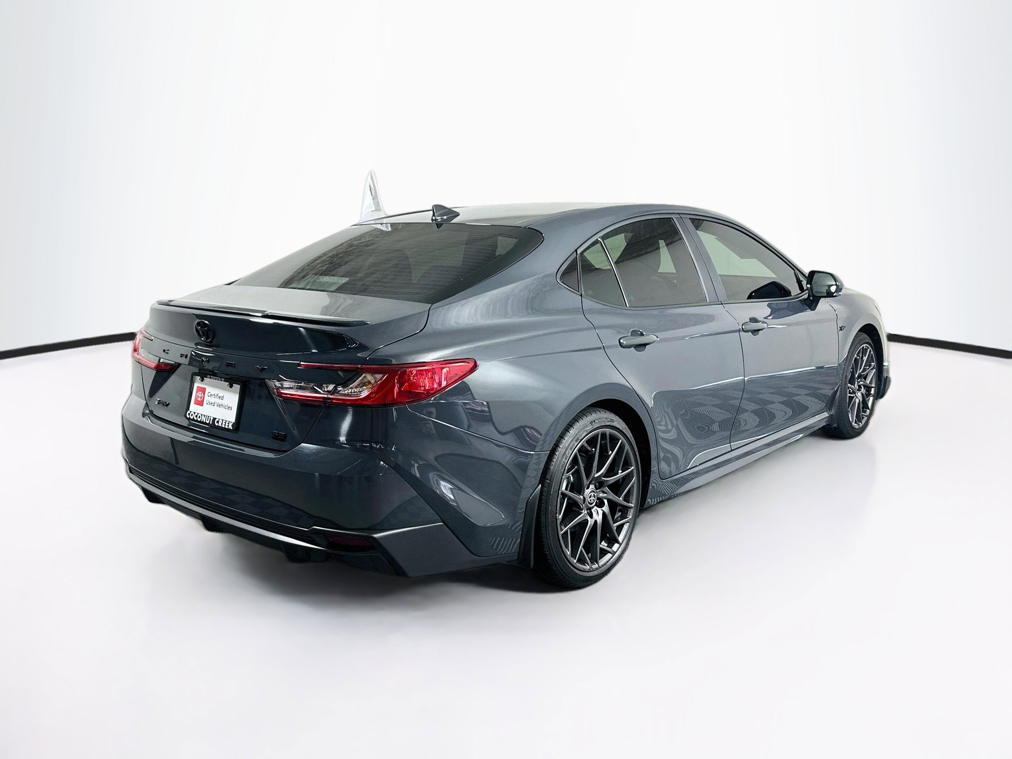 Used 2025 Toyota Camry SE FWD image 3
