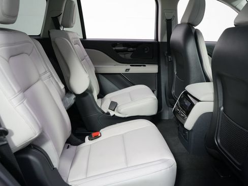 New 2026 Lincoln Aviator Reserve w/ Jet Appearance Package AWD/4WD image 18