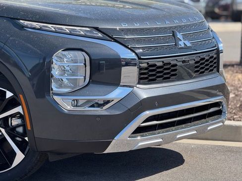 New 2025 Mitsubishi Outlander 4WD Plug-In Hybrid image 3