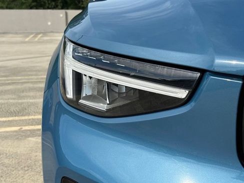 Certified 2023 Volvo XC40 B5 Ultimate w/ Climate Package AWD/4WD image 12