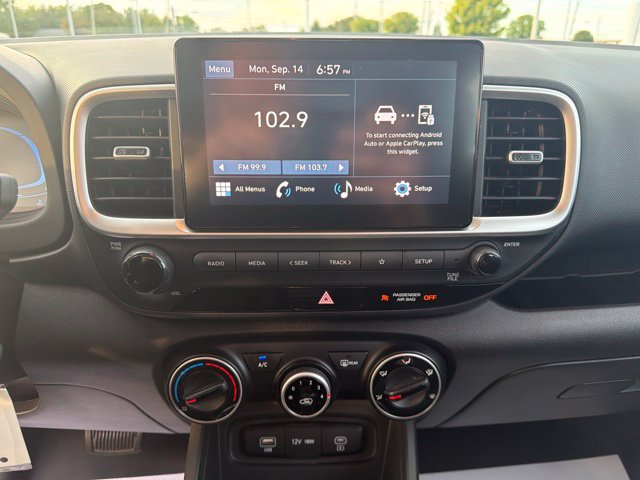 Used 2023 Hyundai Venue SE w/ Cargo Package FWD image 19