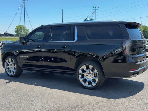 Used 2025 Chevrolet Suburban High Country AWD/4WD image 4